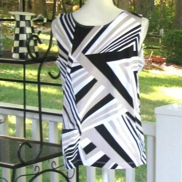 NWT Chico's Modern Geo Timeless Tank 2 Sleeveless Top Shirt Large nylon stretch - Picture 3 of 4